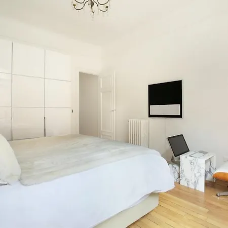 District A Bright And Peaceful Pied A Terre Apartment *