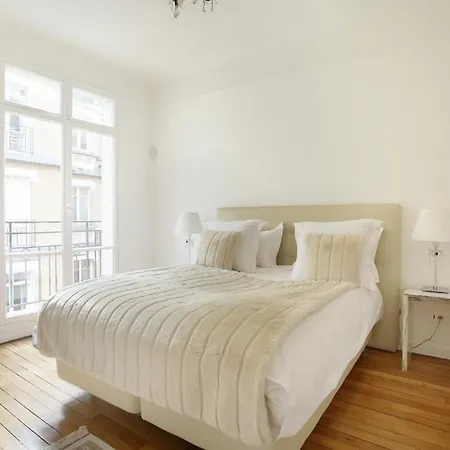 District A Bright And Peaceful Pied A Terre Apartment Paris